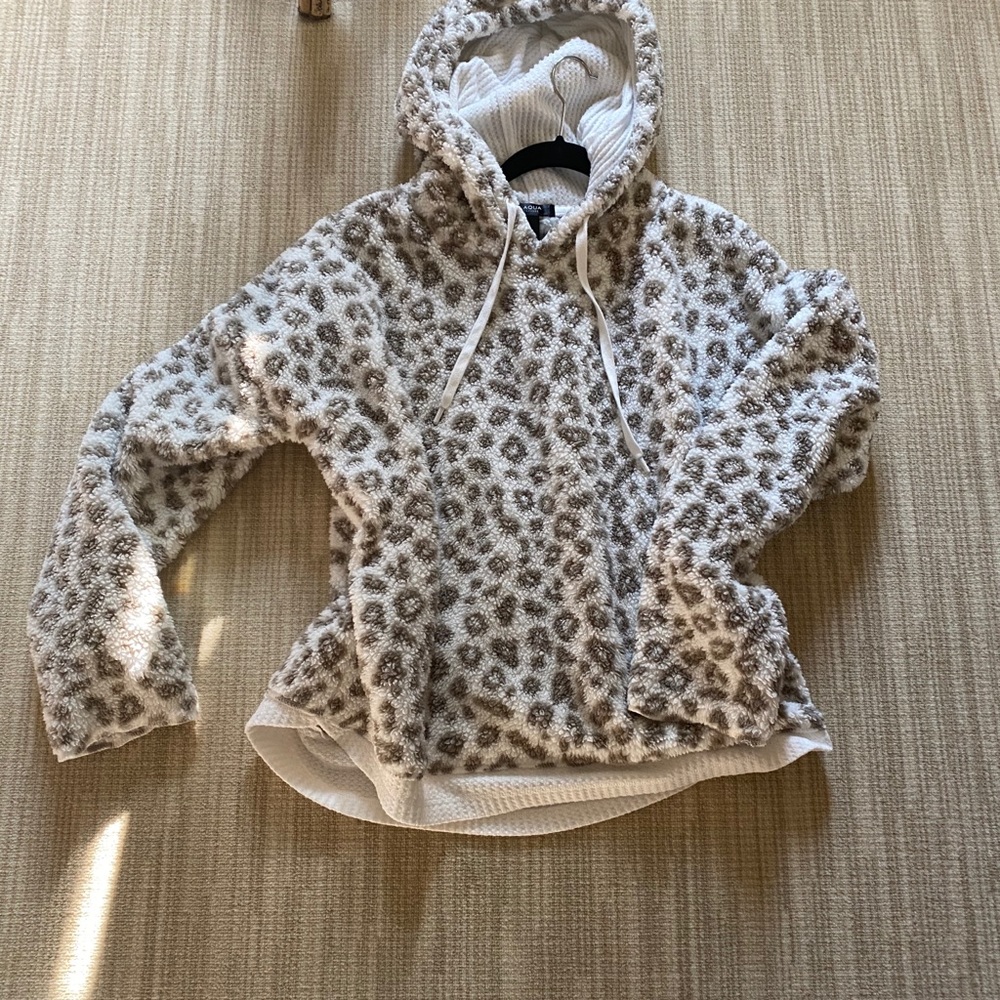 Fleece grey leopard sweatshirt